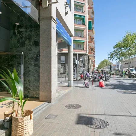 巴塞罗那阿克塔阿祖尔酒店